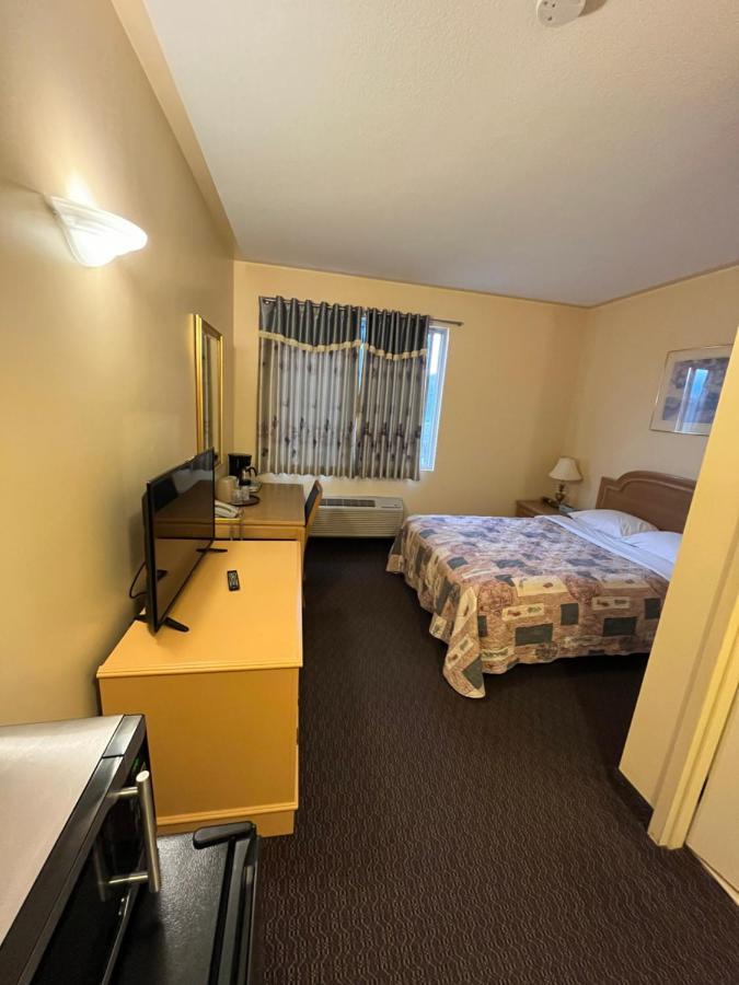 Fairview Inn Simcoe Bagian luar foto