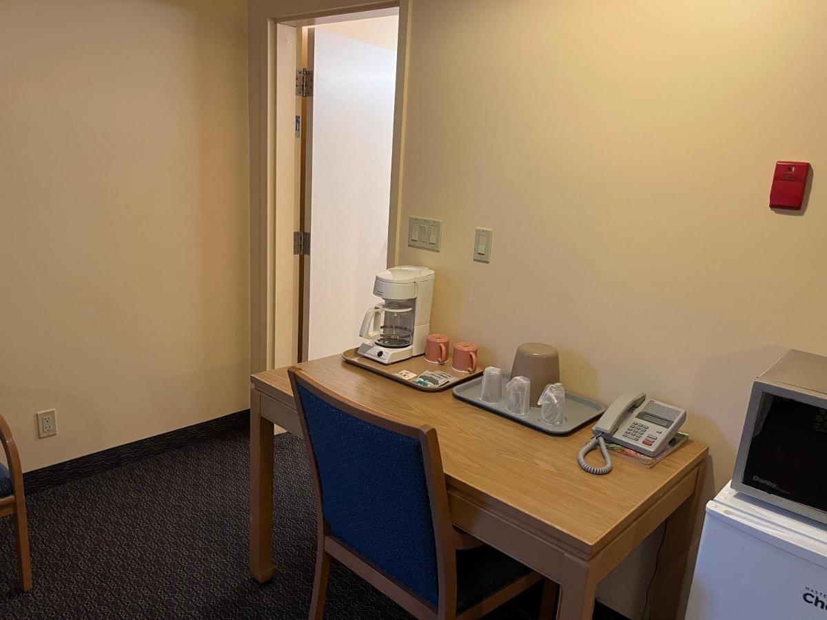 Fairview Inn Simcoe Bagian luar foto