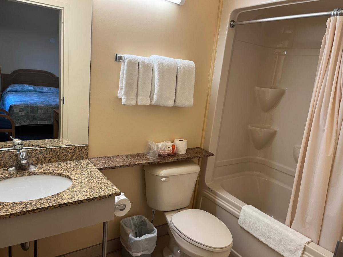Fairview Inn Simcoe Bagian luar foto