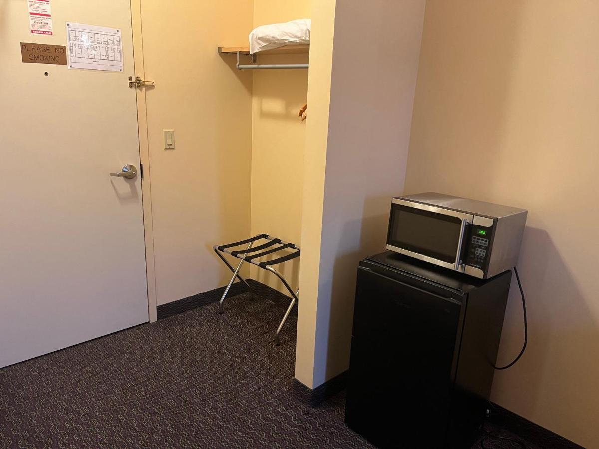 Fairview Inn Simcoe Bagian luar foto
