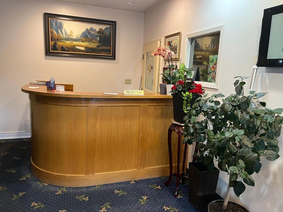 Fairview Inn Simcoe Bagian luar foto