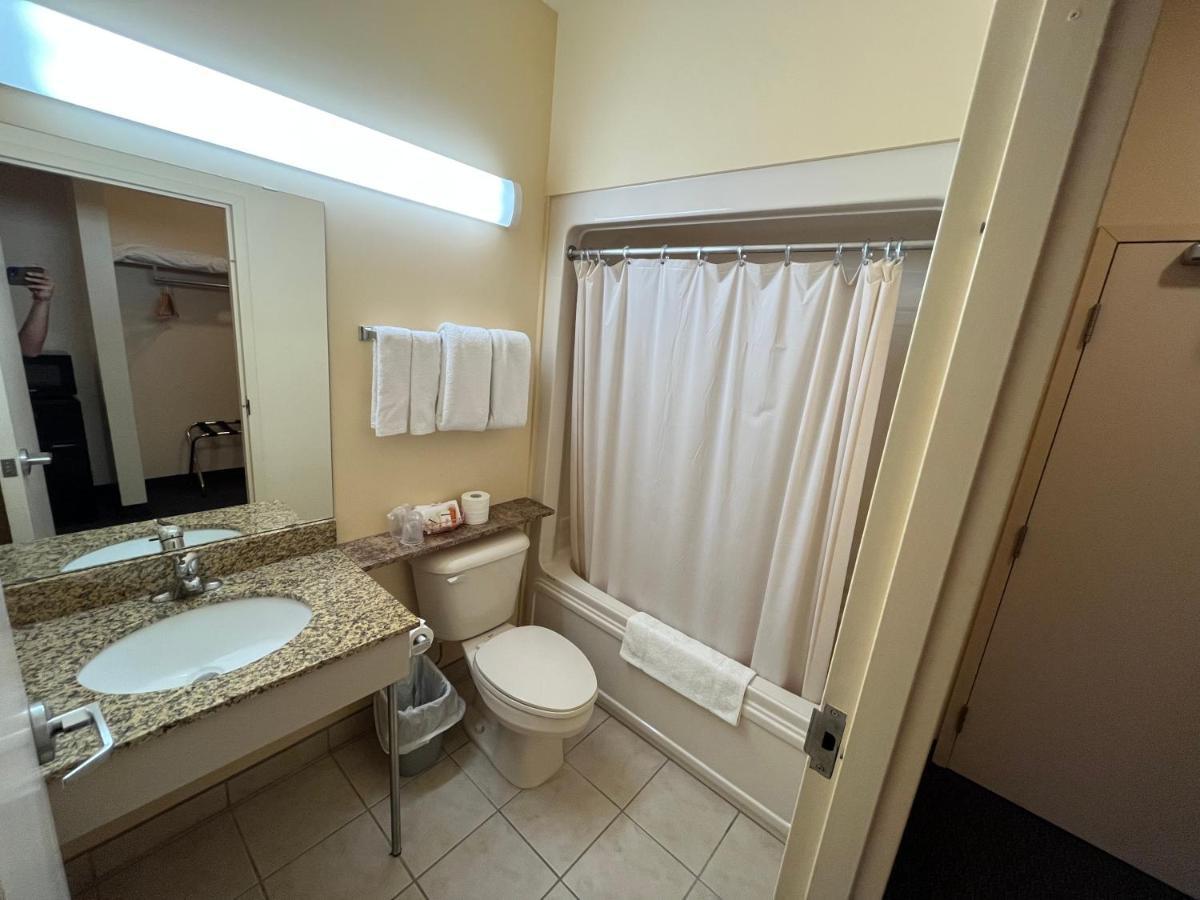 Fairview Inn Simcoe Bagian luar foto
