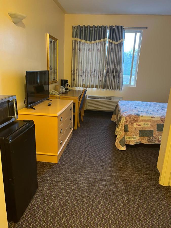 Fairview Inn Simcoe Bagian luar foto