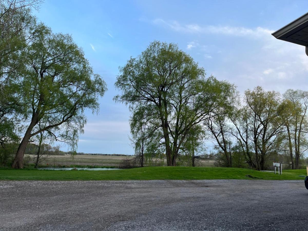Fairview Inn Simcoe Bagian luar foto