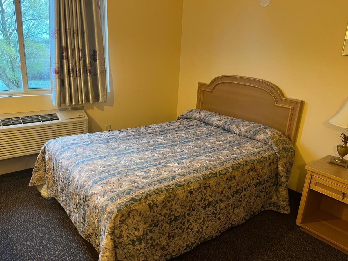 Fairview Inn Simcoe Bagian luar foto